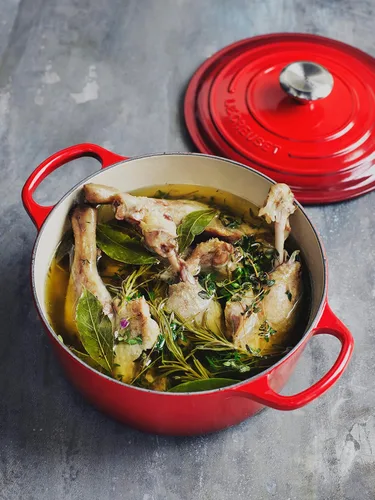 Miniatura 5 de Le Creuset Horno holandés redondo de hierro fundido esmaltado, 7.25 cuartos de galón, Cereza Cerise