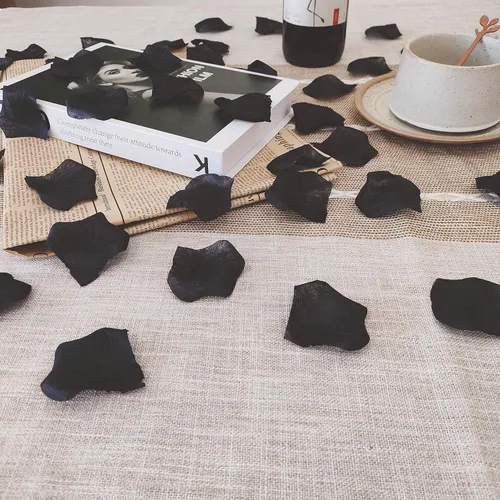 Miniatura 5 de ATFL Pétalos de rosa negros de 0.9 libras, 5000 pétalos de flores falsas negras para bodas, pétalos de flores para noche romántica para él, pétalos