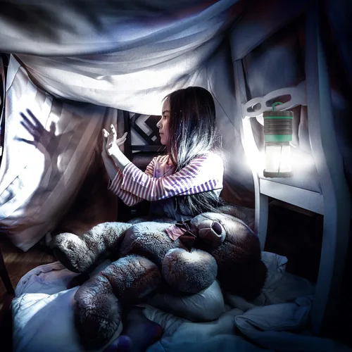 Miniatura 5 de Linterna LED más brillante para campamento y huracán, funciona con pilas.