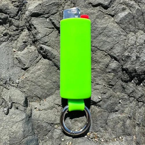 Miniatura 9 de Lighter Holder for J6 BIC Lighters. Keychain Lighter Case. Silicone Keychain case has a Spring Clip Attached to Easily Secure to Any Bag, Key Ring