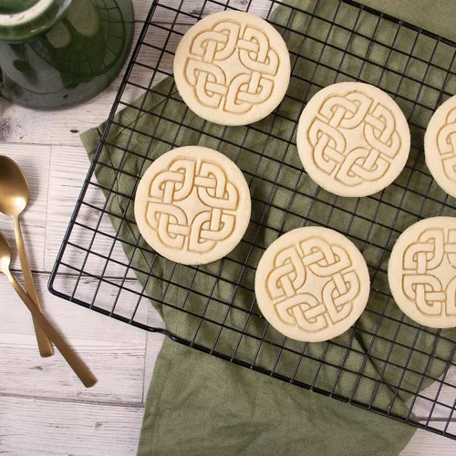 Miniatura 5 de Nordic Runes - Cortador de galletas con nudo de escudo celta, 1 pieza - Bakerlogy