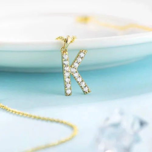 Miniatura 4 de Tarsus Collar con dije de inicial con zirconias cúbicas para mujeres y niñas.