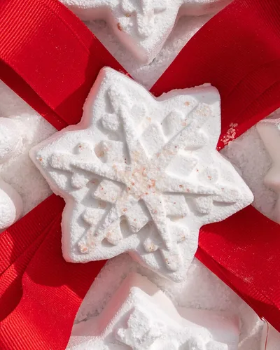 Miniatura 6 de LA SALT CO Bomba de baño de cristal de copo de nieve, noche silenciosa, aromaterapia para baño o ducha, totalmente natural, hecha a mano, vegana