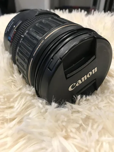Canon EF 1.102-5.315 in f/3.5-5.6 es un objetivo de zoom estándar USM para cámaras SLR Canon - Caja blanca