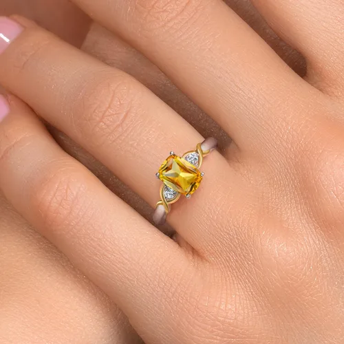 Miniatura 71 de Gem Stone King Anillo de compromiso de 3 piedras preciosas de plata 925 y oro amarillo de 10 quilates de 0.315 x 0.236 in de talla cojín y diamante
