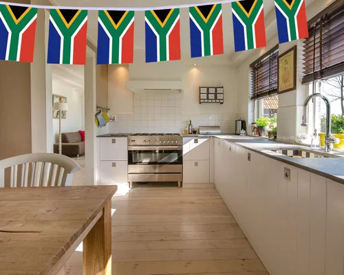 Miniatura 3 de MacLand Juego de 30 banderas nacionales de Sudáfrica de 33 pies, banderas rectangulares de poliéster en rojo, verde, azul