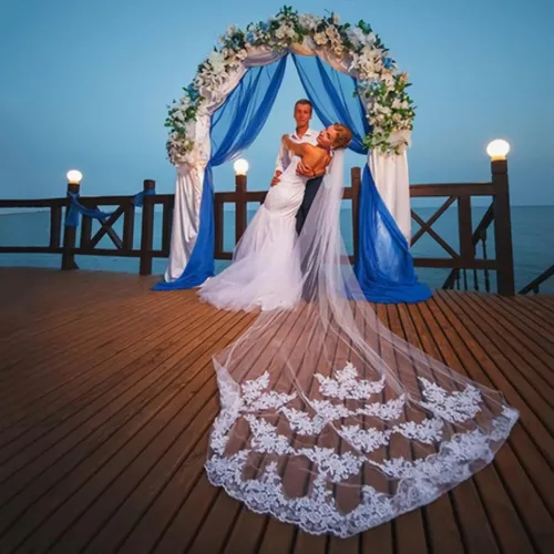 Miniatura 2 de Velo de novia con borde de encaje marfil con peine, tul de 118 pulgadas de longitud, Blanco