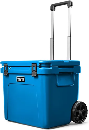 YETI Roadie 60 - Hielera con ruedas y mango retráctil de periscopio