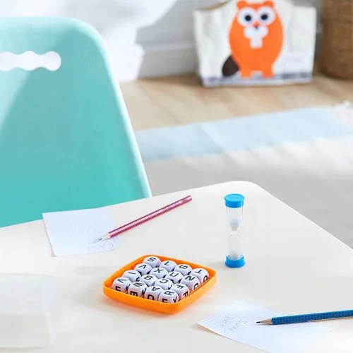 Miniatura 7 de Hasbro Gaming Boggle Classic Game Juegos de búsqueda de palabras Edades 8+ 1 o más jugadores Tamaño portátil para viajes Divertidos
