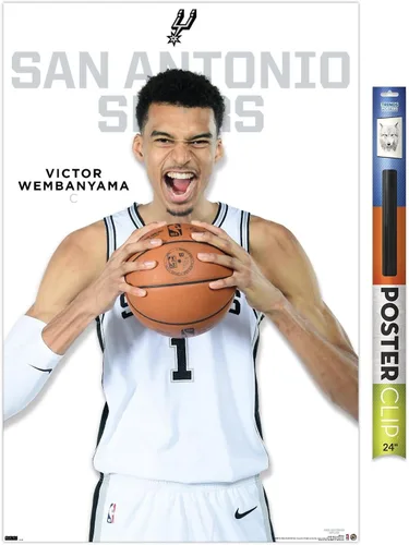 Trends International Póster de pared de la NBA San Antonio Spurs - Victor Wembanyama largometraje de la serie 23 Paquete de póster y clip