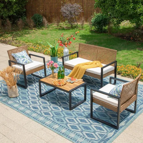 MFSTUDIO Juego de 4 muebles de patio al aire libre, sofá pequeño de ratán marrón con mesa y sillas de madera de acacia, juego de muebles de sofá