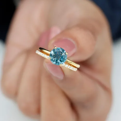 Miniatura 3 de Juego de anillos de boda solitario de topacio azul Londres de 2 quilates con moissanita, topacio y moissanita, juego de anillos de novia de topacio