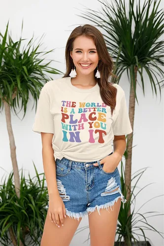 Miniatura 2 de Camisetas con texto en inglés The World is A Better Place with You in It (El mundo es un lugar mejor contigo in it), camiseta inspiradora