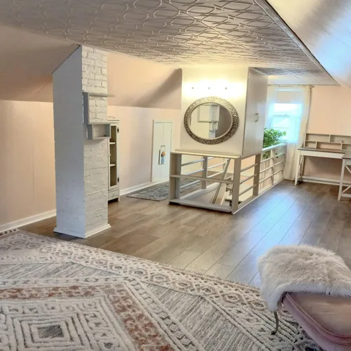 Miniatura 3 de À LA MAISON CEILINGS R82 - Azulejos de techo de espuma con pegamento de círculos y estrellas (21.6 pies cuadrados/caja), paquete de 8, color dorado