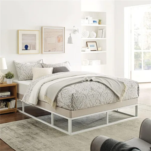 Decoro Capri - Base de cama de metal blanco con base de colchón tapizada beige integrada, tamaño King