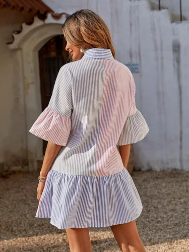 Miniatura 2 de WDIRARA Vestido corto a rayas con dobladillo de media manga y volantes para mujer