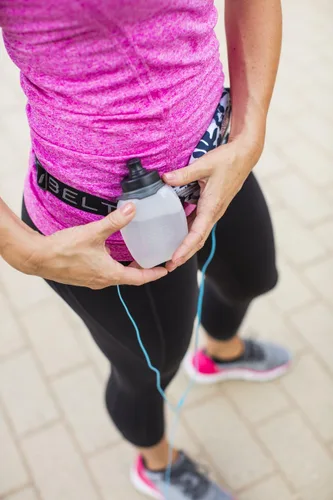 Miniatura 3 de SPIbelt Cinturón de correr de rendimiento para adultos, bolsillo expandible, trabillas de gel energético, cintura ajustable, sin rebote, negro