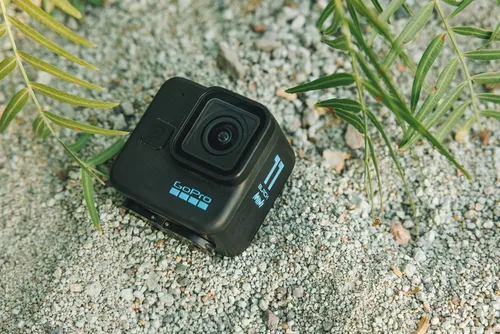 Miniatura 9 de GoPro HERO11 Black Mini - Cámara de acción compacta impermeable con video Ultra HD 5.3K60, captura de fotogramas de 24.7 MP, sensor de imagen