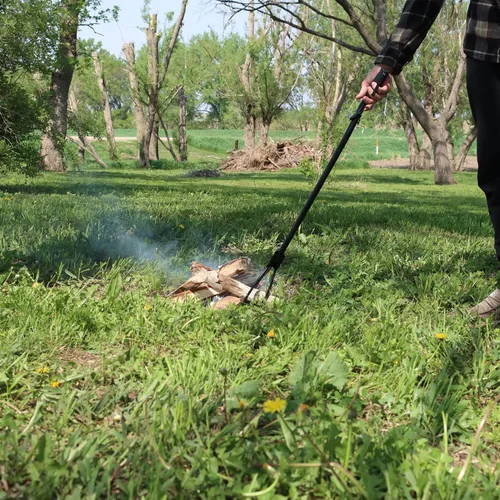 Miniatura 3 de Redneck Convent Pinzas de póquer para troncos de alta resistencia con mango de resorte y 3 puntas, 36 pulgadas, coloca madera en la chimenea