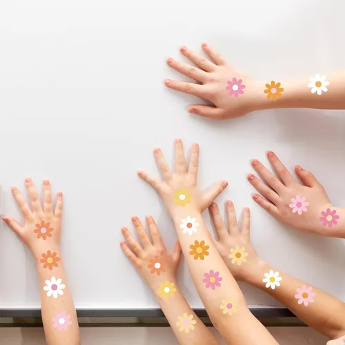Miniatura 6 de 280 calcomanías de tatuajes temporales de margaritas primaverales, tema hippie, calcomanías impermeables boho Groovy Face Body para adultos y niños