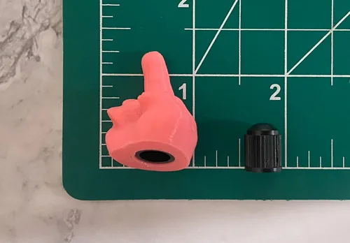 Miniatura 6 de 5 tapas de válvula de dedo medio, 16 colores, fabricadas en Estados Unidos