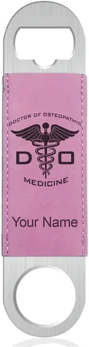 Miniatura 7 de LaserGram Abrebotellas, DO Doctor en Medicina Osteopática, grabado personalizado incluido (cuero sintético, negro y dorado)