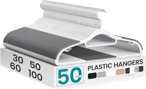 SONGMICS UCRP020W02 - Paquete de 50 perchas de plástico resistente, perchas para ropa, color blanco y gris oscuro Blanco + gris oscuro