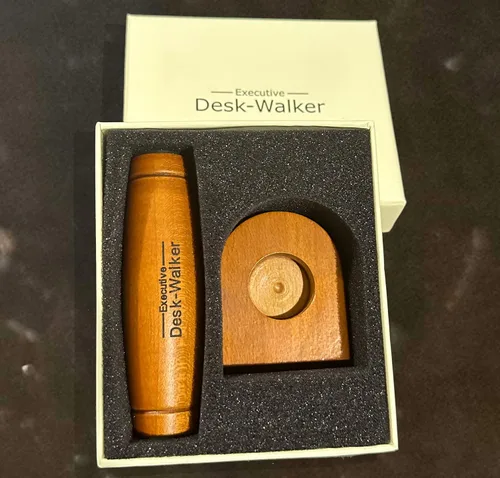 Miniatura 2 de The Original Executive Desk Walker - Juguete de madera para ansiedad - Gran regalo (nogal)