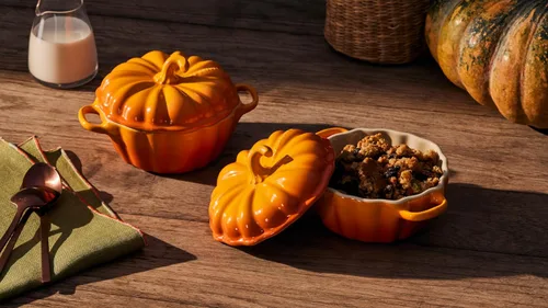 Miniatura 6 de Le Creuset Gres Figural Calabaza Petite Cocotte, 12 oz., Caqui Naranja (Persimmon)