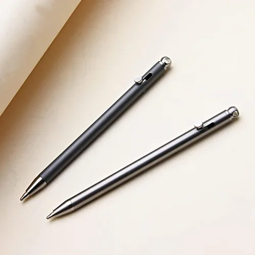 Miniatura 7 de Mini Titanium Creative Signature Pen Bolt Action Pen Cool Llavero Accesorios Gadgets útiles Herramienta al aire libre (gris)