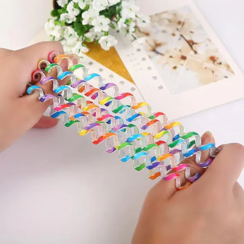 Miniatura 4 de VIOKKO Llavero de la bobina de la muñeca, llavero colorido del estiramiento de la primavera llavero del arco iris espiral de la bobina