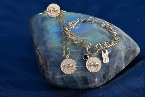 Miniatura 3 de Pulsera de signo del zodiaco de astrología, colgante de moneda antigua de latón chapado en oro de 14 quilates y dije de ónix con cadena GICCI