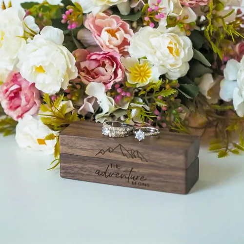 Miniatura 3 de Caja de madera grabada con 2 anillos para boda, caja de almacenamiento rectangular de madera maciza rústica vintage