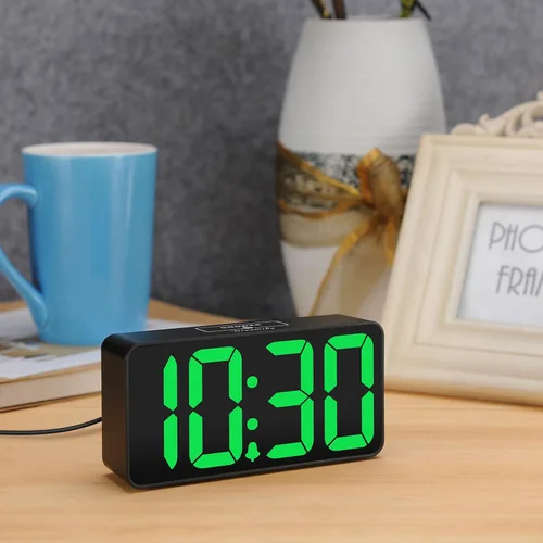 Miniatura 5 de DreamSky Reloj despertador digital pequeño para dormitorio, pantalla de números grandes grandes con atenuador de brillo, reloj eléctrico de mesita