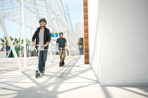 Miniatura 2 de Patinete Razor A5 Air Kick para niños de 8+ años - Plataforma extra larga, ruedas neumáticas de goma de 8", plegable, manillar antitraqueteo