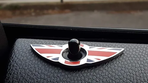 Miniatura 4 de iJDMTOY, (2) perillas para puerta de anillos con emblema de la bandera británica, color negro, para MINI Cooper Segunda generación R55 R56 R57 R58