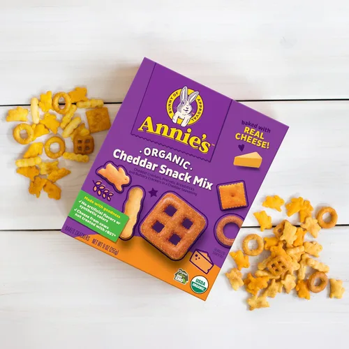 Miniatura 4 de Annie's Mezcla de Snacks de Queso Cheddar con Galletas y Pretzels Surtidos, Hecho con Queso Real, 9 oz
