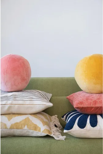 Miniatura 4 de Creative Co-Op Almohada de algodón con patrón lumbar Ikat y borlas, 16 pulgadas de largo x 24 pulgadas de ancho x 2 pulgadas de alto, amarillo