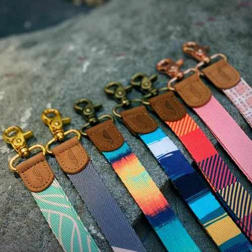 Miniatura 8 de POCKT Llavero con cordón para el cuello para hombres y mujeres, carteras geniales y soportes para tarjetas de identificación Cruz