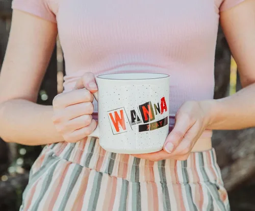 Miniatura 3 de Child's Play Taza de cerámica Chucky Camper Taza de café grande para té, expreso, cacao Capacidad para 20 onzas