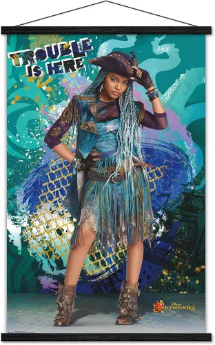 Miniatura 8 de Trends International Disney Descendants 2 - Póster de pared de Uma, 22.375 x 34 pulgadas, paquete de póster y clip