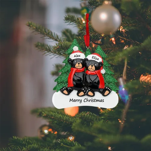 Miniatura 2 de MAXORA Adorno de Navidad personalizado para parejas 2026 – Adorno de familia de 2 de oso negro, decoración de árbol de Navidad de cabaña