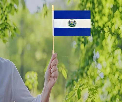 Miniatura 3 de Paquete de 10 banderas de El Salvador – Bandera de mano – 5 x 8 pulgadas, Mini bandera de El Salvador. Adecuado para decoraciones de fiestas
