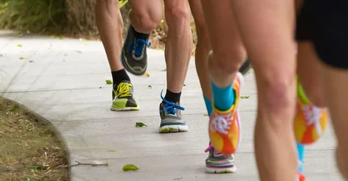 Miniatura 6 de Swiftwick - Calcetines ASPIRE QUARTER CREW para correr y ciclismo, ligeros, ajuste de compresión