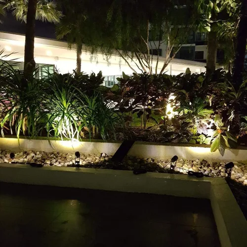 Miniatura 2 de 4 Focos Mini 50X LED Alimentados por Energía Solar (LED Blanco Cálido), Acabado Negro, Foco Descendente para Jardín Exterior, Patio y Paisajismo