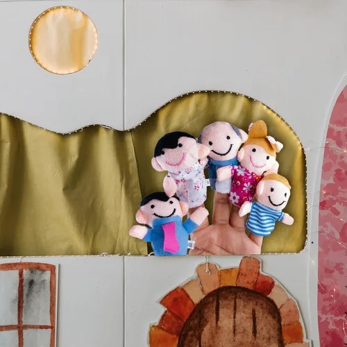 Miniatura 5 de Mini abuelos, mamá y papá, hermano y hermana, marionetas de dedo de familia para niños, espectáculos, recreación, colegios - 6 piezas.