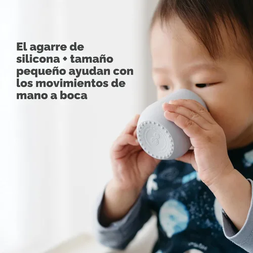 Miniatura 7 de ezpz Tiny Cup (Sage) - 4 meses en adelante - Taza de entrenamiento de 100% silicona para bebés - Diseñada por un especialista en alimentación Salvia