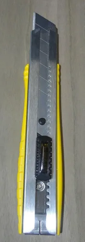 Miniatura 2 de Amarillo Curupixa chapa de madera figurada 8" x 23" sin respaldo 1/42" espesor