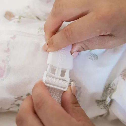 Miniatura 7 de Regalo Baby Basics - Cambiador antideslizante para bebés con sistema patentado de fácil agarre, funda resistente al agua, compatible con fundas
