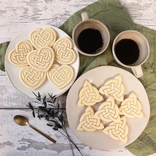 Miniatura 8 de Juego de 2 cortadores de galletas Celtic Triquetra (Diseños: Celtic Heart y Triquetra), 2 piezas - Bakerlogy